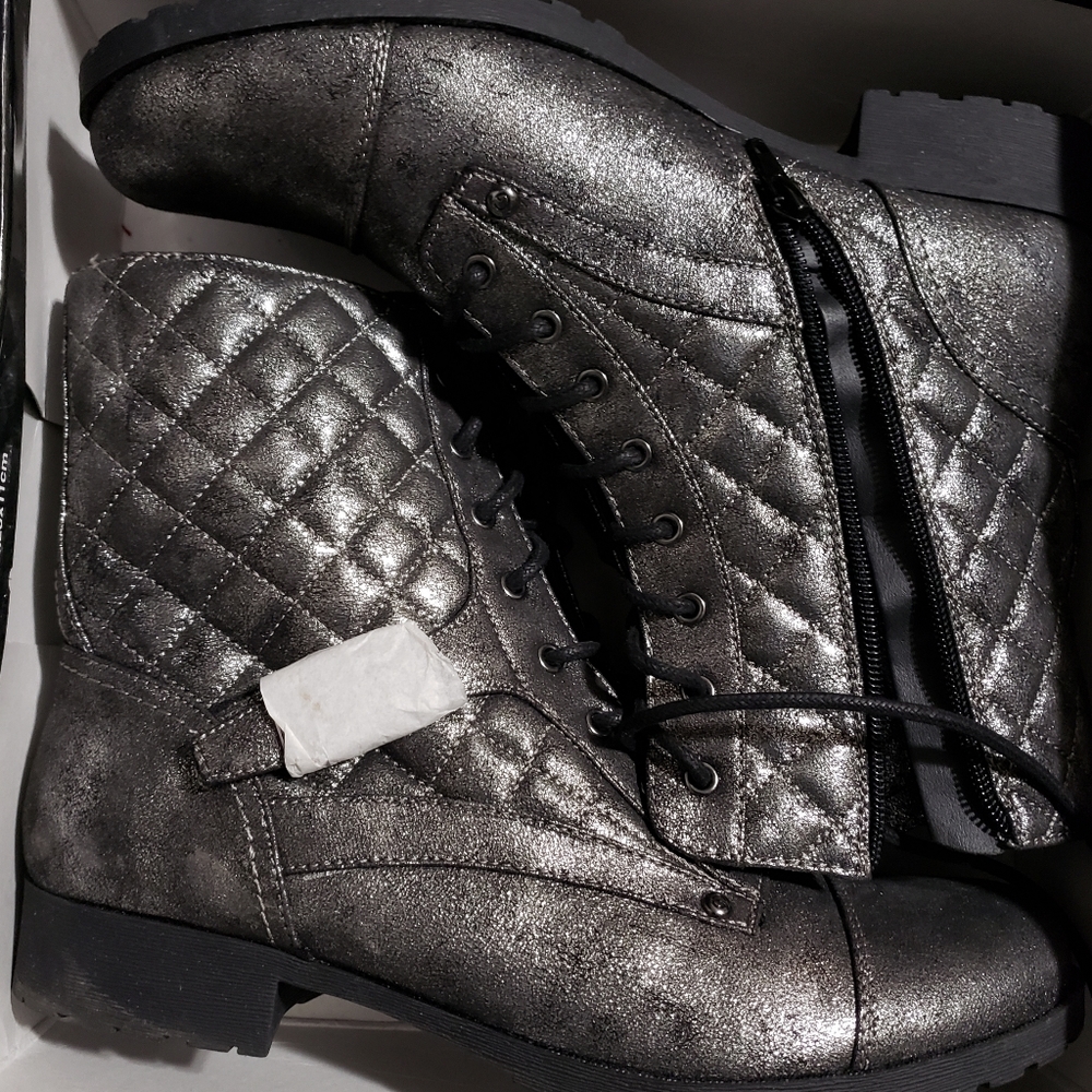 GUESS boots/booties size 101/2, Pewter